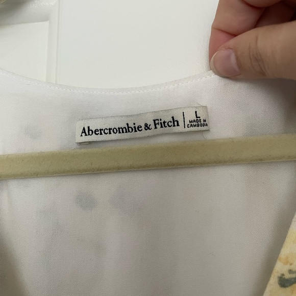 Abercrombie Cropped Flutter Sleeve Top - Picture 6 of 6